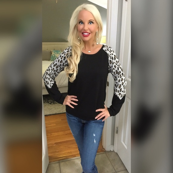 ❤️ LAST 1!  Leopard Scoop Neck Contrast Sweater - Picture 2 of 2